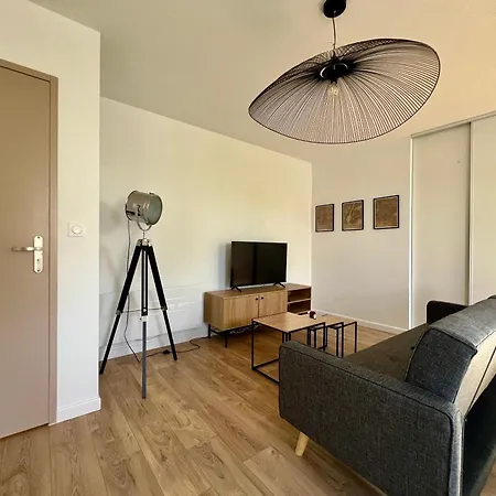 T2 Hyper Centre De Denis De Pile