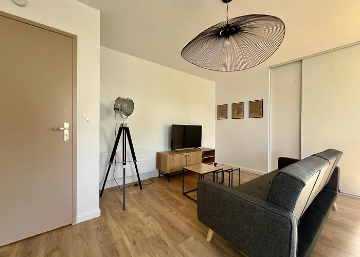 T2 Hyper Centre De Denis De Pile